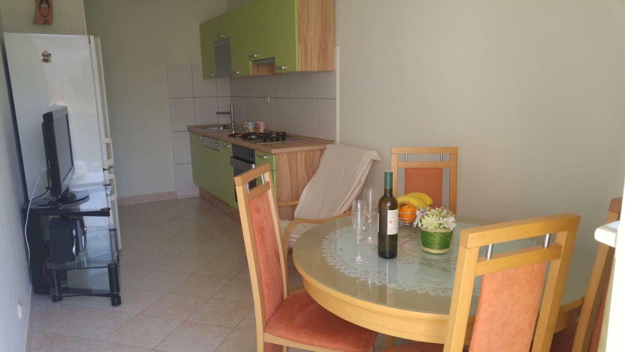 Two Bedroom Apartment Near Beach And Center Split Exteriér fotografie